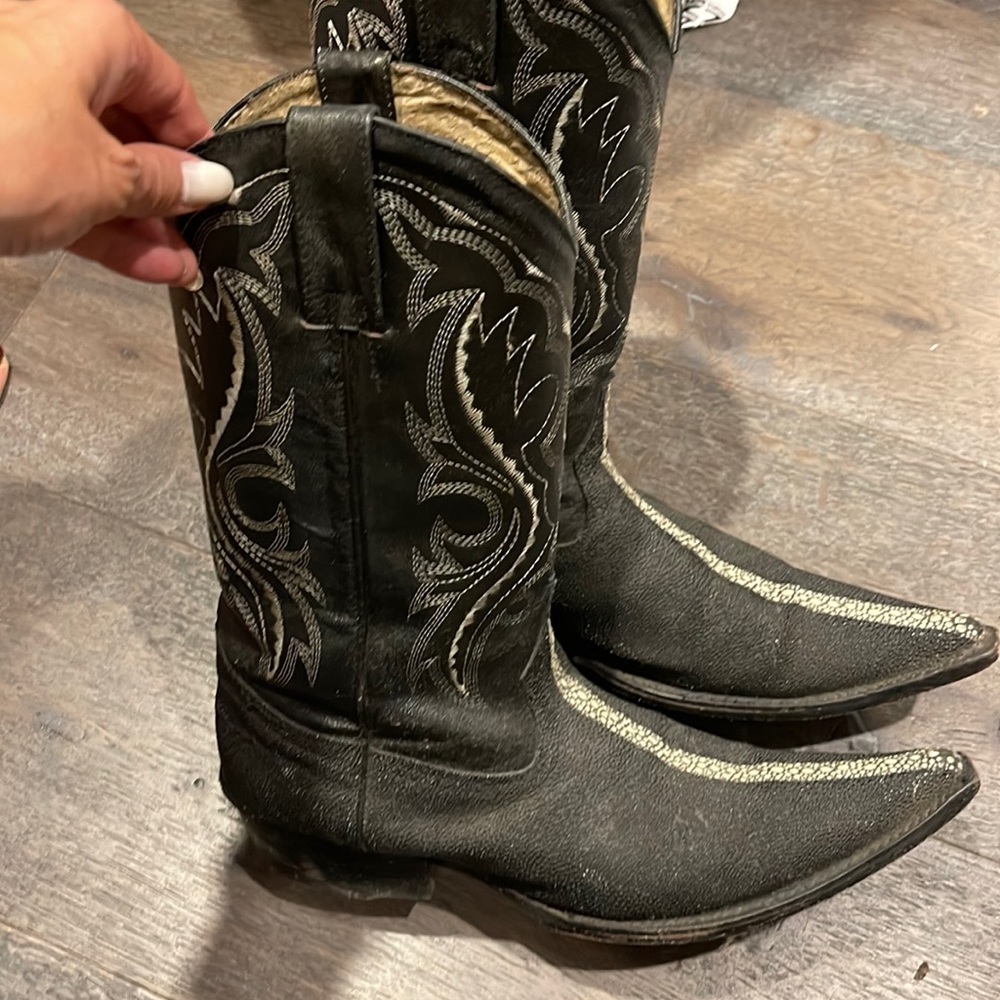 Black stingray leather boots